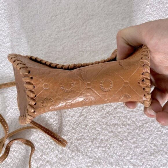 Vintage Handmade Tan Brown Tooled Leather Crossbody Bag Shoulder Bag Purse - Picture 4 of 16